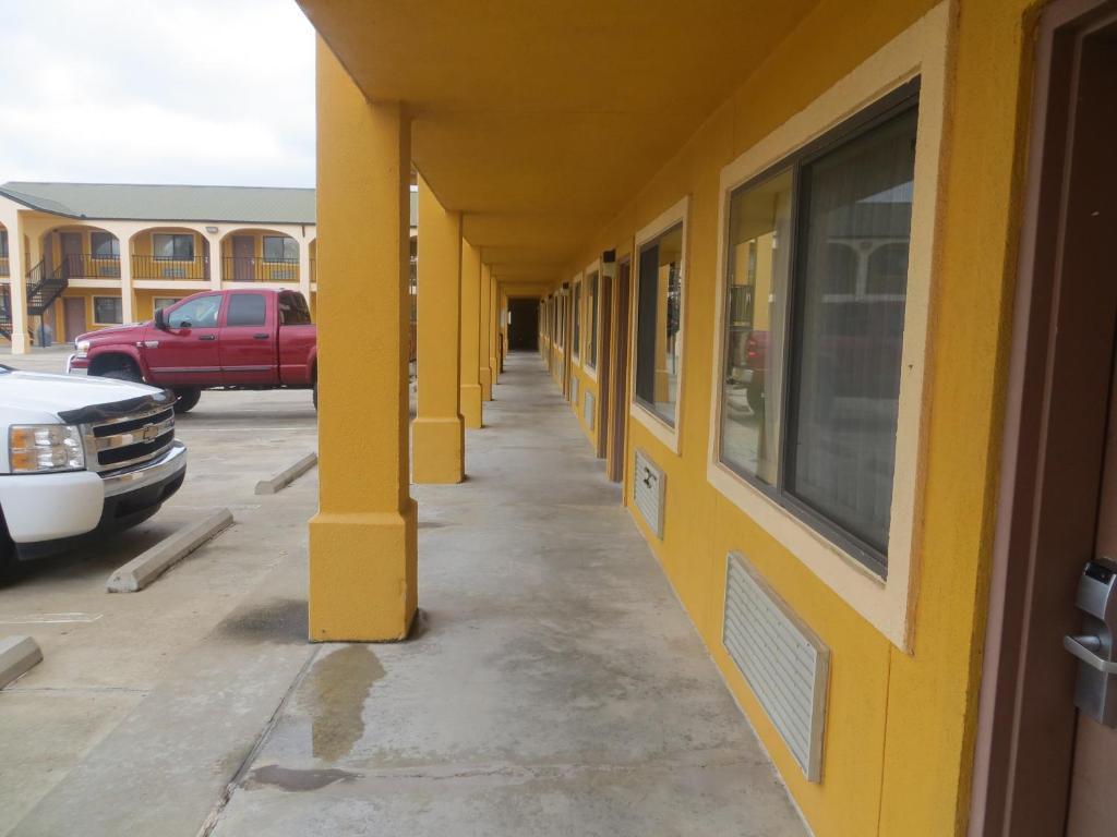 La Grange Executive Inn And Suites Esterno foto